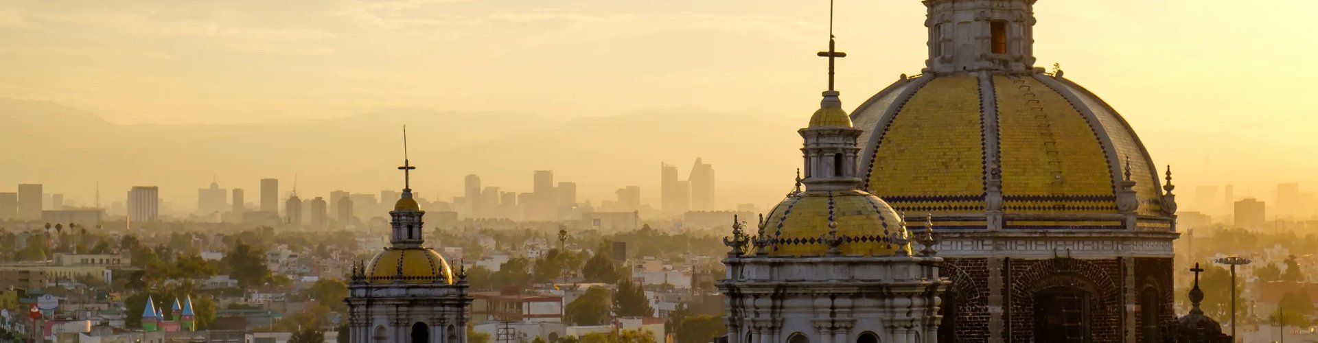 Evening street view in Mexico City
