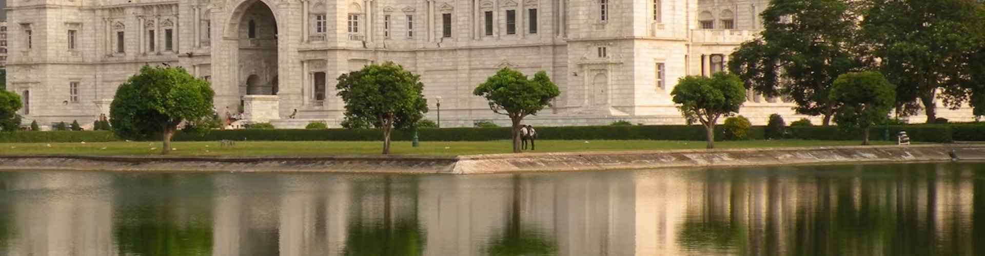 Evening walk in Kolkata, IN